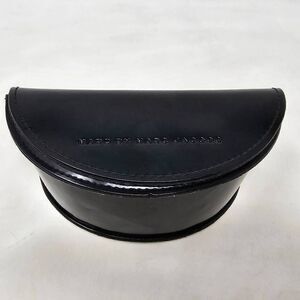 MARC BY MARC JACOBS BLACK EYEGLASS SUNGLASS CASE HALF CIRCLE SHAPE MAGNET CLOSE